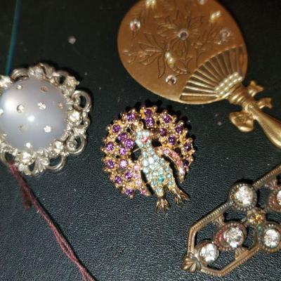 Brooch Lot