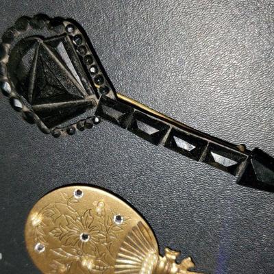 Brooch Lot