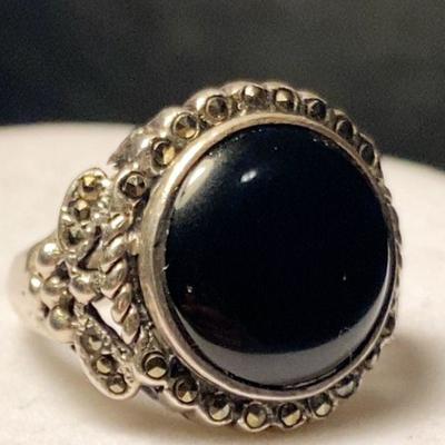 J6:Sterling silver and marcasite ring with large round black onyx center