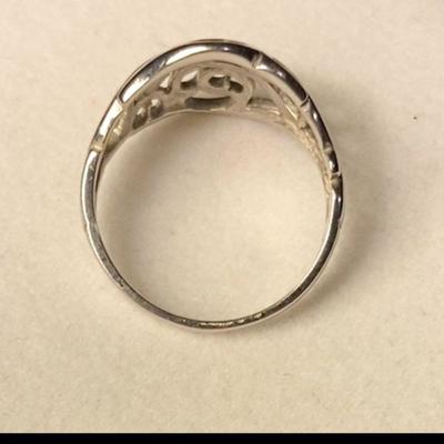 J50: 10k White Gold filigree Ring
