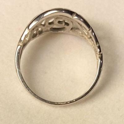 J50: 10k White Gold filigree Ring