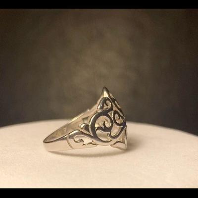 J50: 10k White Gold filigree Ring