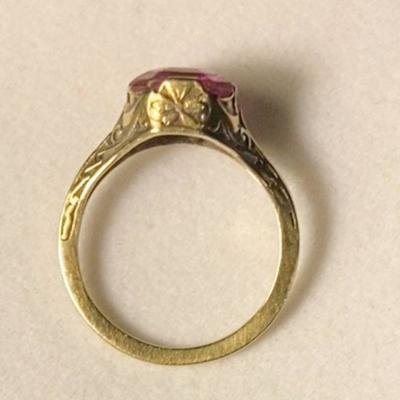J53:  10k Gold  Vintage Ruby Ring