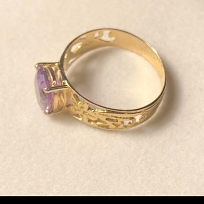 J54: 10k gold Amethyst Ring size 7