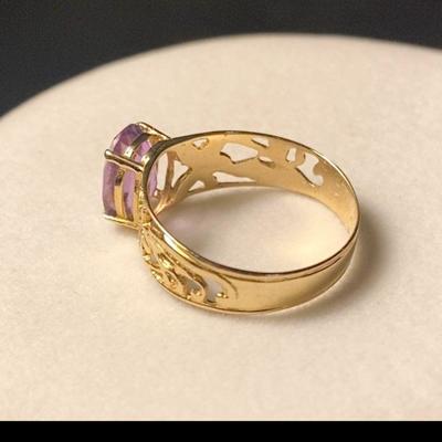 J54: 10k gold Amethyst Ring size 7