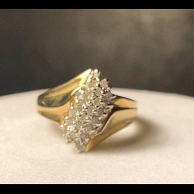 J56: 10k Gold Ring with multiple diamond chips