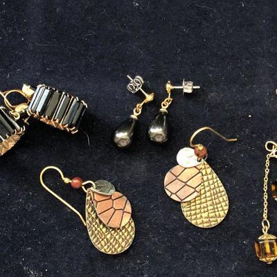 J98: Collection of Earrings