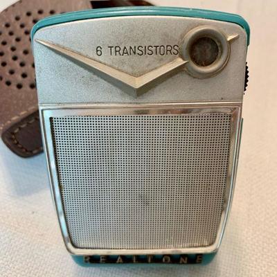 #84    VINTAGE REALTONE TRANSISTOR RADIO LEATHER CASE