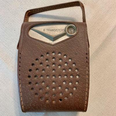 #84    VINTAGE REALTONE TRANSISTOR RADIO LEATHER CASE