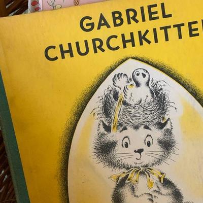 #105   GROUP LOT OF VINTAGE CHILDRENS BOOKS 
