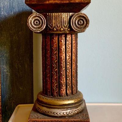 #111    SHORT PLASTER PAINTED COLUMN PEDESTAL