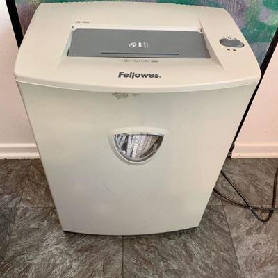 #136    FELLOWES PAPER SHREDDER