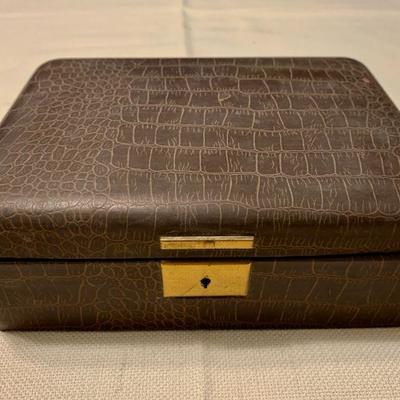 #139    VINTAGE MEN'S FAUX ALLIGATOR JEWELRY BOX w/KEY