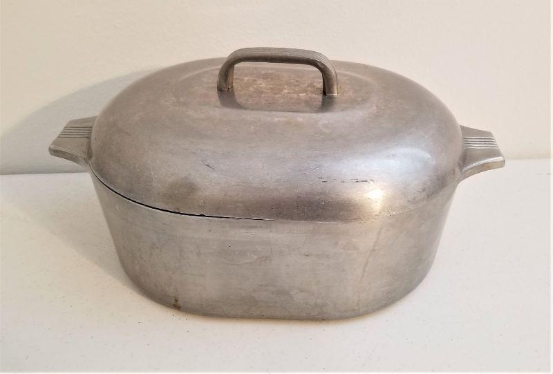 Lot 27 Magnalite Roaster w/lid