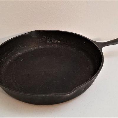 Lot #38  Vintage Cast Iron Skillet - #10