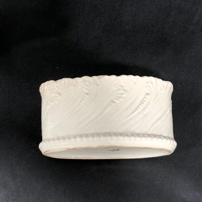.161. Six Creme/Ivory Planters