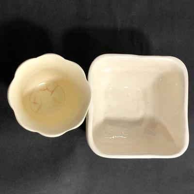 .161. Six Creme/Ivory Planters