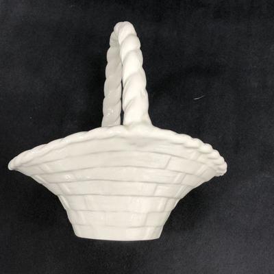 .161. Six Creme/Ivory Planters