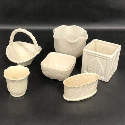 .161. Six Creme/Ivory Planters