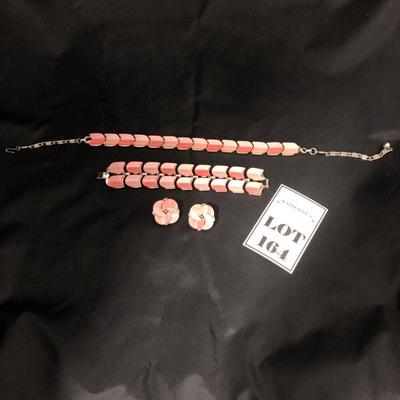 .164. Lisner Pink Thermoset Set
