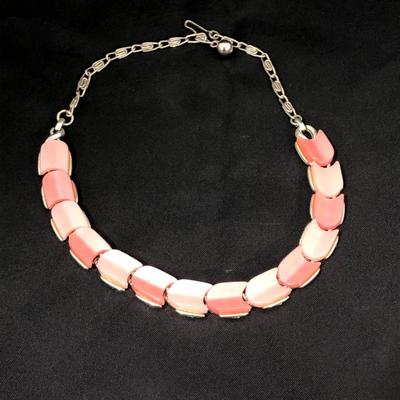 .164. Lisner Pink Thermoset Set