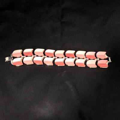 .164. Lisner Pink Thermoset Set