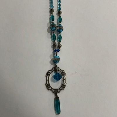 .168. 20s Art Deco Turquoise Beaded Necklace
