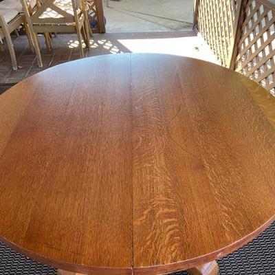 DINING TABLE QUARTER SAWN OAK - ROUND WITH THREE LEAVES/INSERTS 1950's