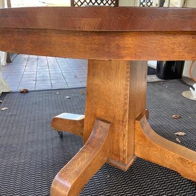 DINING TABLE QUARTER SAWN OAK - ROUND WITH THREE LEAVES/INSERTS 1950's