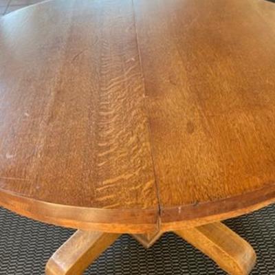 DINING TABLE QUARTER SAWN OAK - ROUND WITH THREE LEAVES/INSERTS 1950's