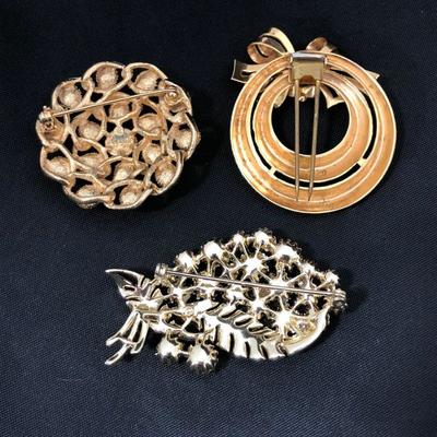 .173. One Dozen Mostly Marked Brooches