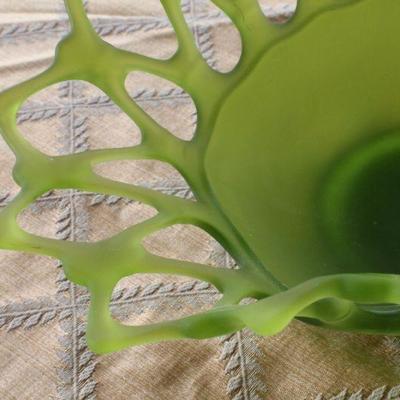 Lot #4: Vintage Light Green Art Glass Bowl w/ Lattice Edge Accent