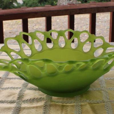 Lot #4: Vintage Light Green Art Glass Bowl w/ Lattice Edge Accent