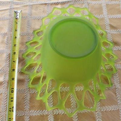 Lot #4: Vintage Light Green Art Glass Bowl w/ Lattice Edge Accent