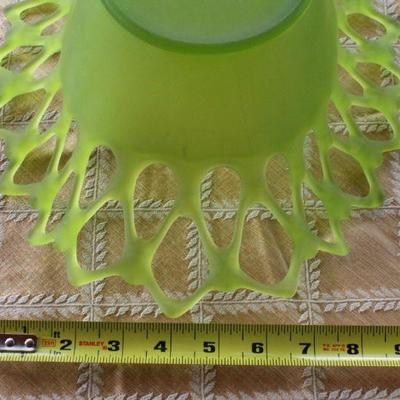 Lot #4: Vintage Light Green Art Glass Bowl w/ Lattice Edge Accent