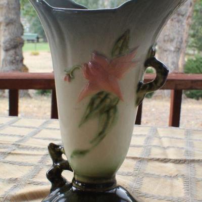 Lot #5: Vintage HULLâ„¢ Handpainted Vase