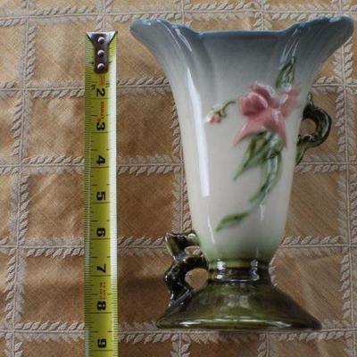 Lot #5: Vintage HULLâ„¢ Handpainted Vase