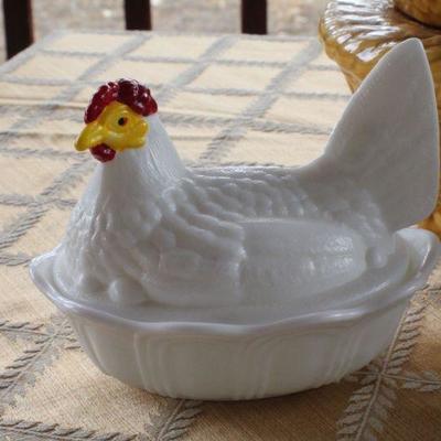 Lot #7: Group of (3) Country Rooster Dishes w/ Lids