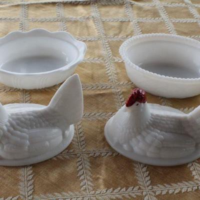 Lot #7: Group of (3) Country Rooster Dishes w/ Lids