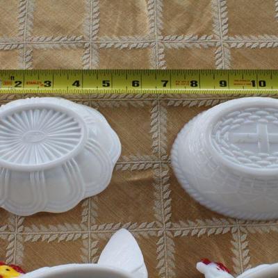 Lot #7: Group of (3) Country Rooster Dishes w/ Lids