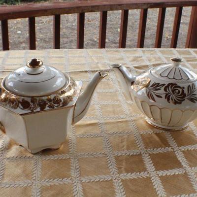Lot #8: Pair of Vintage SADLERâ„¢ Made in England Teapots w/ Gold Accent