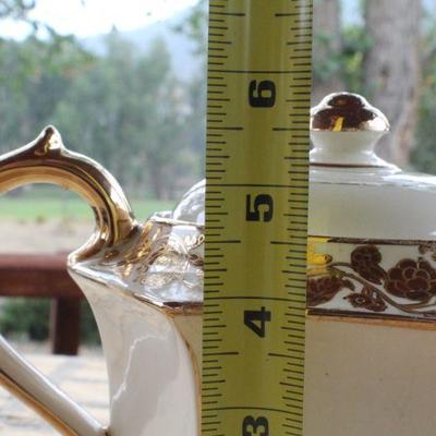 Lot #8: Pair of Vintage SADLERâ„¢ Made in England Teapots w/ Gold Accent