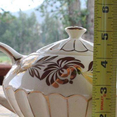 Lot #8: Pair of Vintage SADLERâ„¢ Made in England Teapots w/ Gold Accent