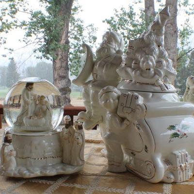 Lot #10: Pair of Vintage Christmas Deco Collectibles (Cookie Jar and Snowglobe)