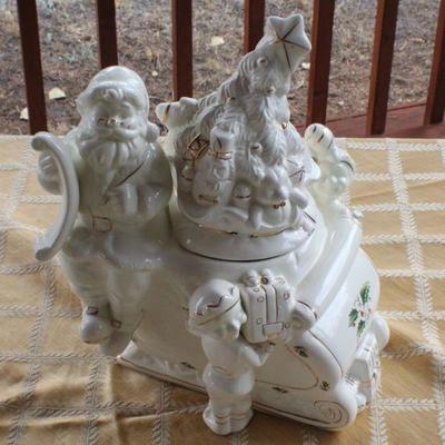 Lot #10: Pair of Vintage Christmas Deco Collectibles (Cookie Jar and Snowglobe)