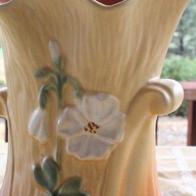 Lot #12: WELLERâ„¢ Pottery Form B-8 Vase