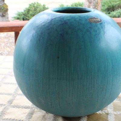 Lot #17: Vintage TOYOâ„¢ Blue Pottery Deco Pot