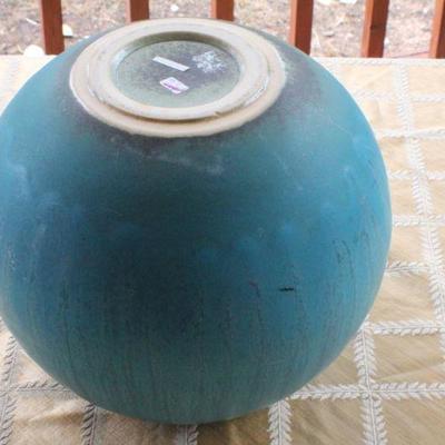 Lot #17: Vintage TOYOâ„¢ Blue Pottery Deco Pot