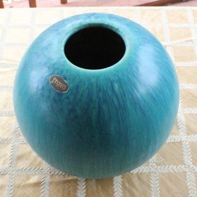 Lot #17: Vintage TOYOâ„¢ Blue Pottery Deco Pot