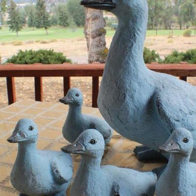 Lot #23: Mother Duck w/ (4) Ducklings Garden Deco Bundle